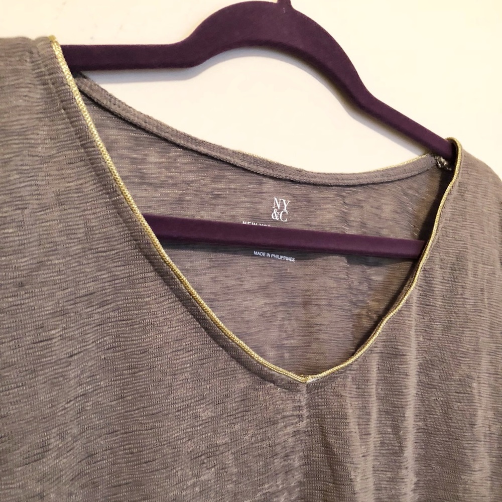 💥Short Sleeve semi-sheer blouse w/ gold neckline - Picture 3 of 3
